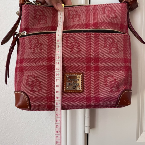 Red crossbody with Brown straps and zippers with 2 main components Good bag - Picture 5 of 8